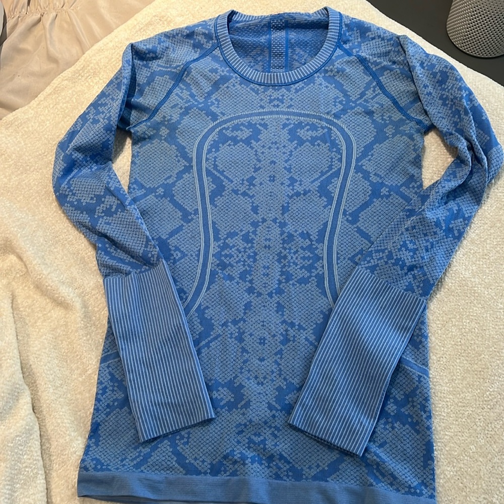 LULULEMON shirt